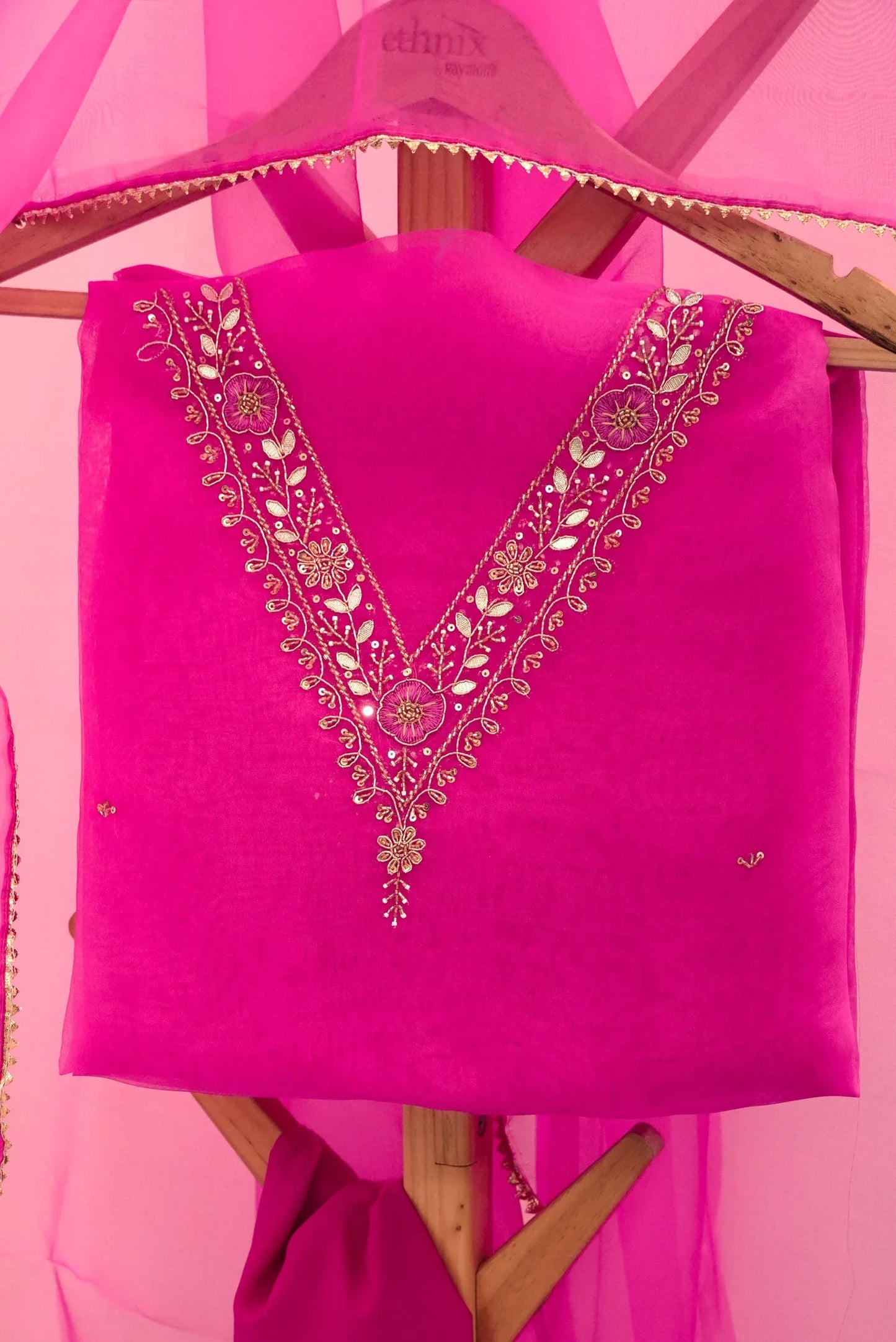 Fuchsia Gulrosh Floral Zari & Resham Thread Suit Set - Achrangi